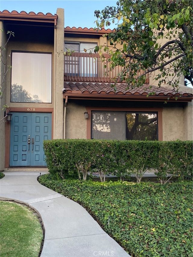 678 Rosewood, Camarillo