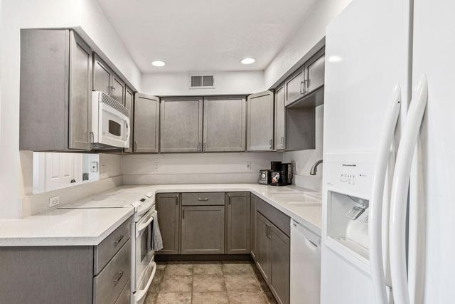 31200 Landau Boulevard # 201, Cathedral City