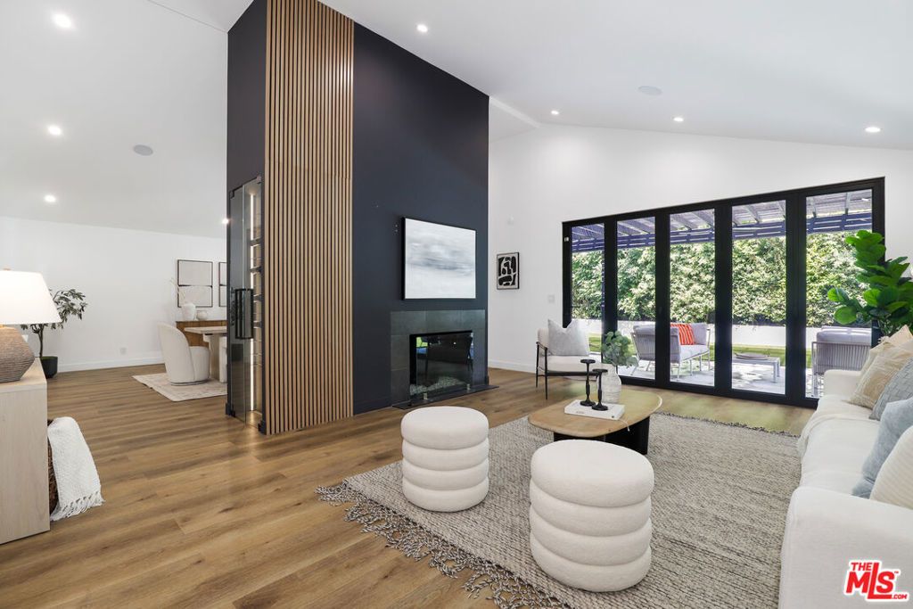5900 Nita Avenue, Woodland Hills