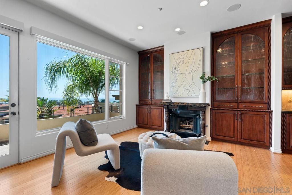 7157 Fay Ave, La Jolla