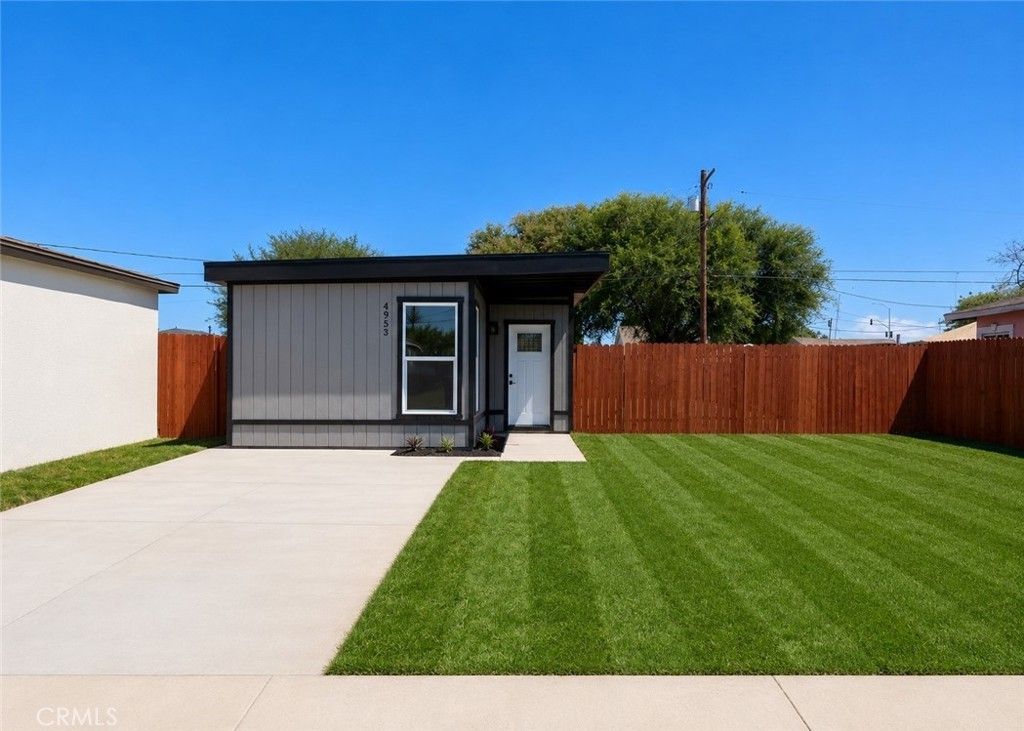 4953 E San Carlos, Compton
