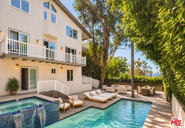 9146 St Ives Drive, West Hollywood