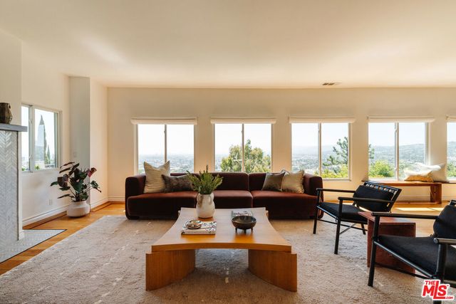 3823 Franklin Avenue, Los Angeles