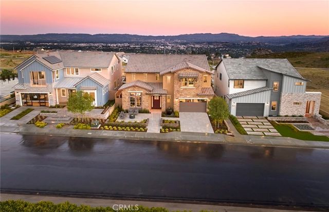 11811 Canoga Avenue, Chatsworth
