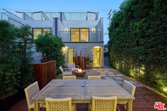 742 Brooks Avenue, Los Angeles