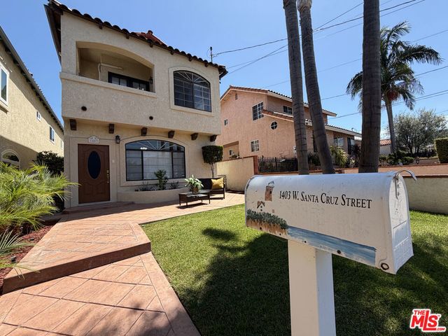 1403 W Santa Cruz Street, Los Angeles