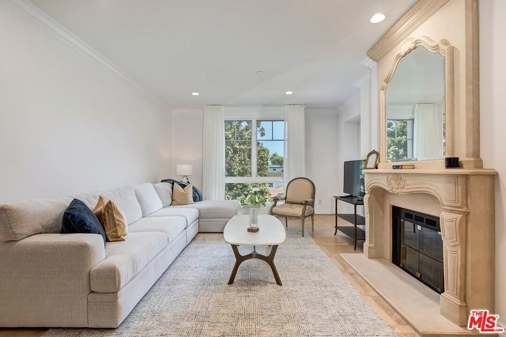 430 N Oakhurst Drive # 202, Beverly Hills