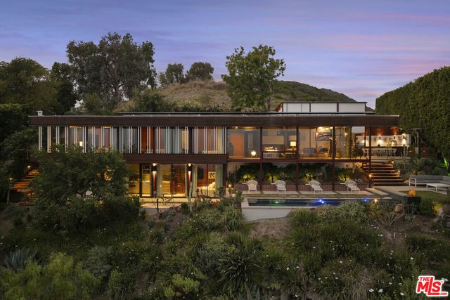 1515 N Tigertail Road, Los Angeles