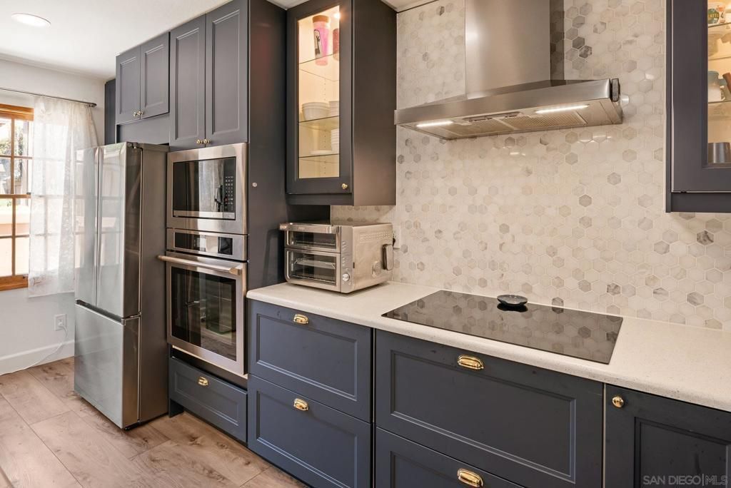 8647 Circle R Valley, Escondido