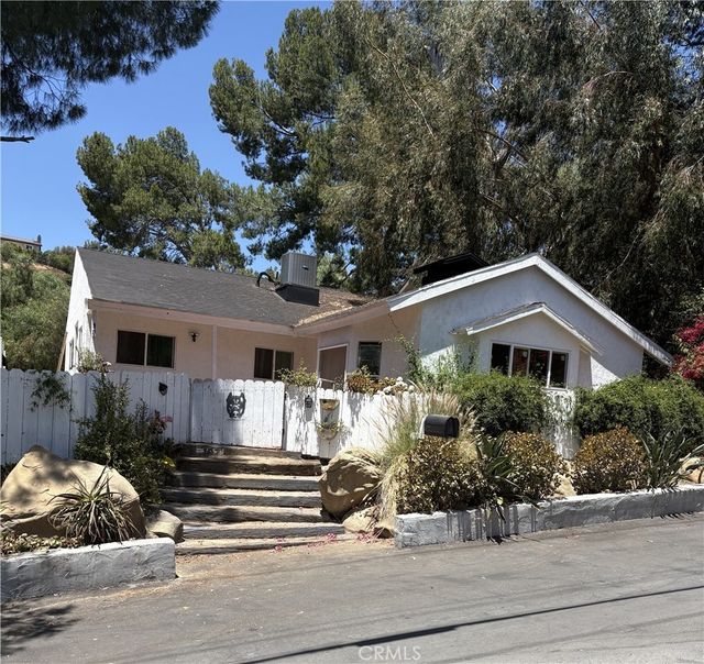 107 Ventura Way, Chatsworth