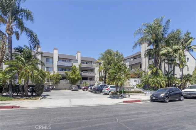 20253 Keswick Street # 318, Winnetka
