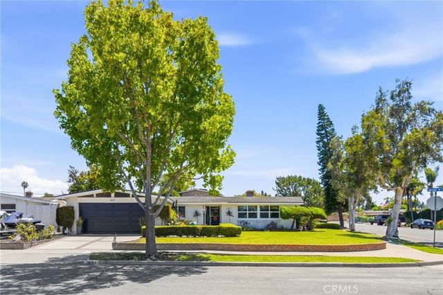 1697 Labrador, Costa Mesa