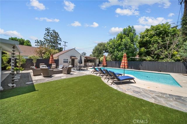6951 Chisholm, Van Nuys