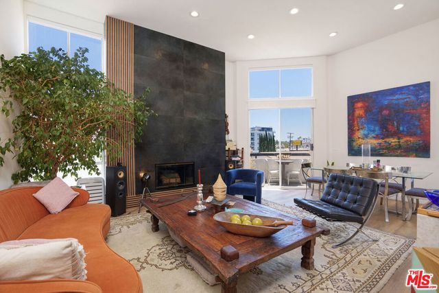 1240 S Corning Street # 303, Los Angeles