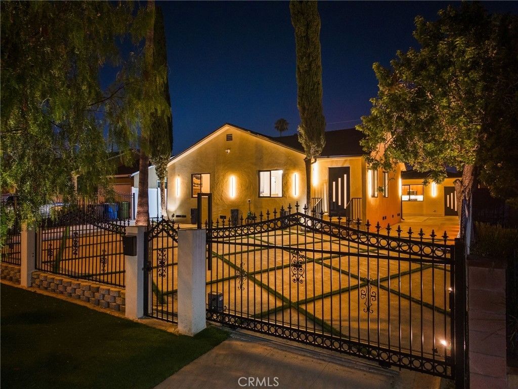 7660 Radford Avenue, North Hollywood