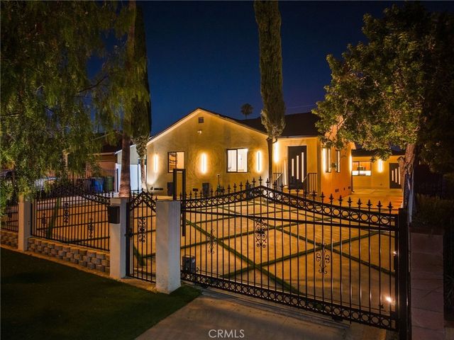 7660 Radford Avenue, North Hollywood