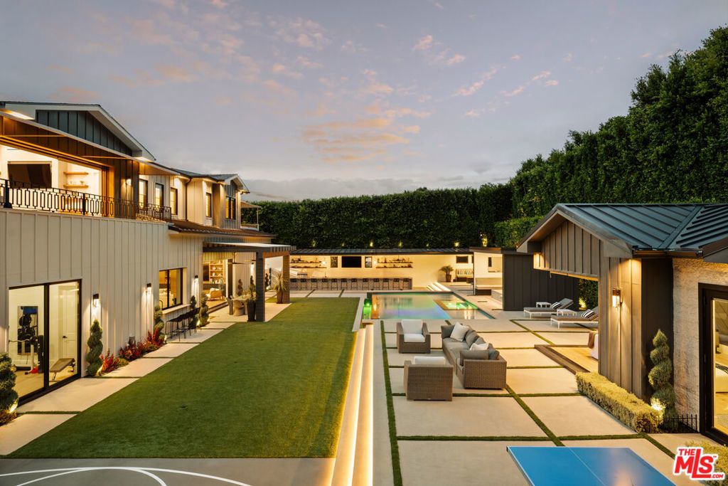 15321 Kingswood Lane, Sherman Oaks