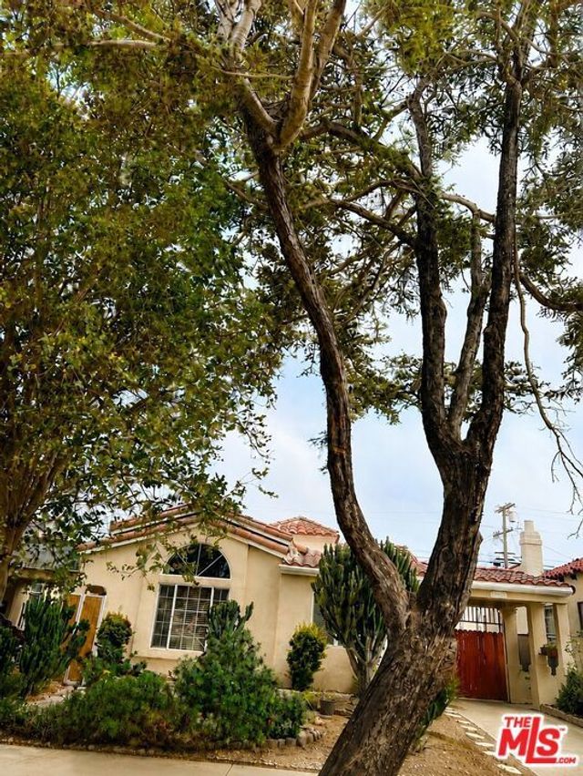 1271 W 81st Street, Los Angeles