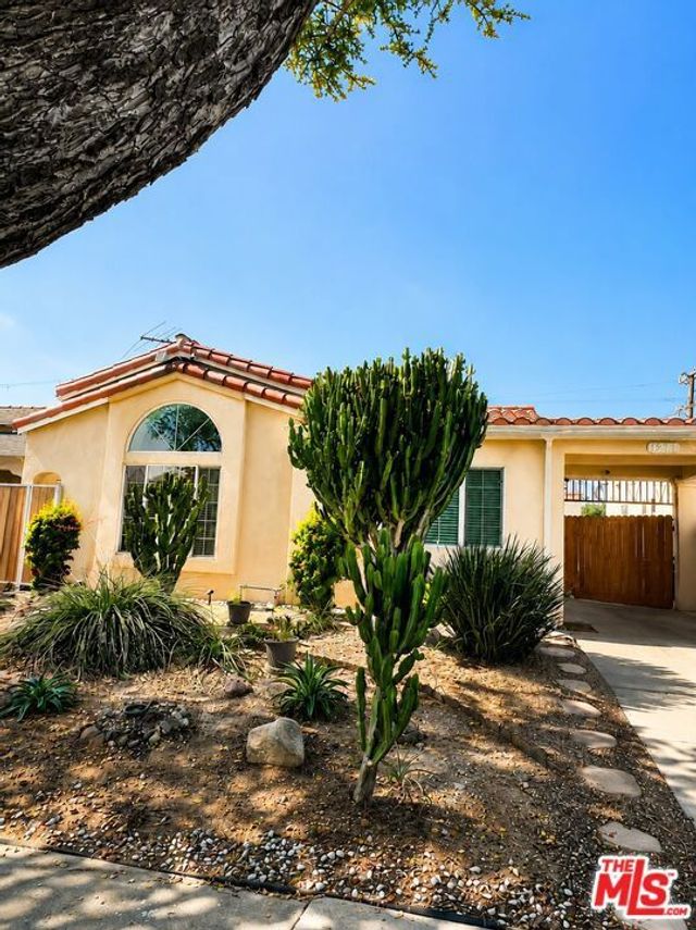 1271 W 81st Street, Los Angeles