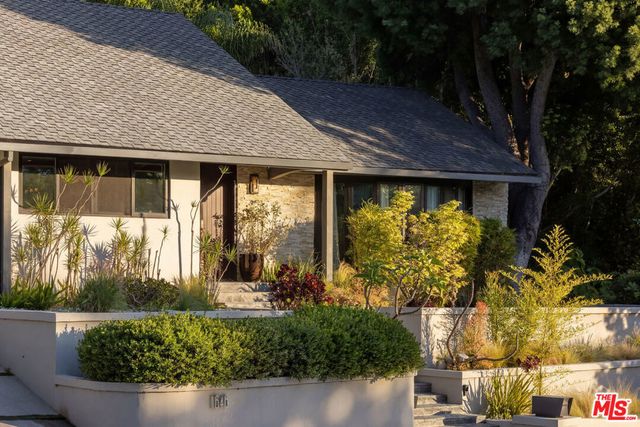 1646 San Ysidro Drive, Beverly Hills