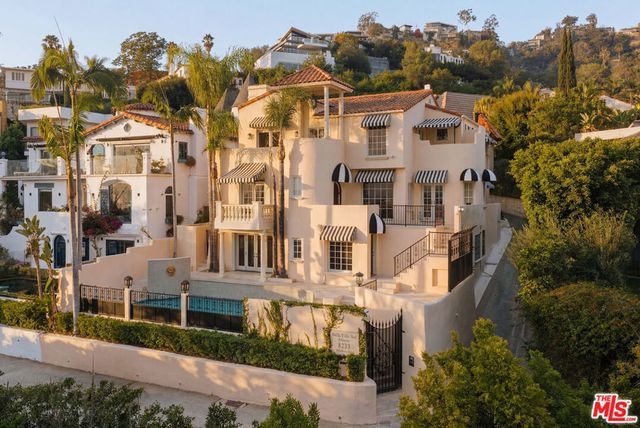 8233 Roxbury Road, Los Angeles