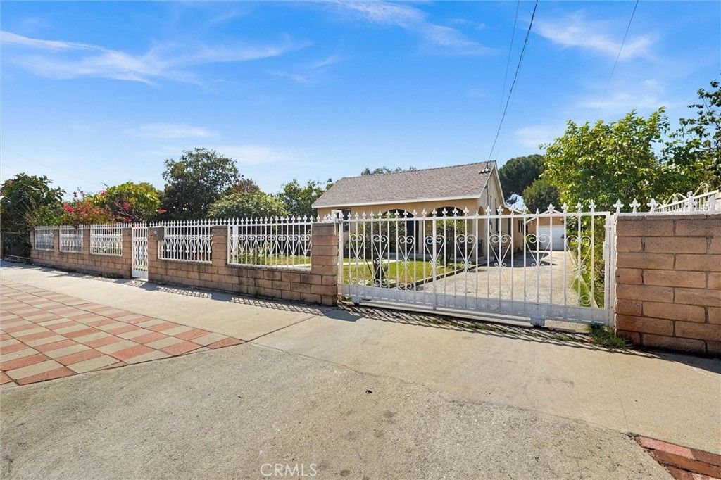 10555 Cayuga, Pacoima