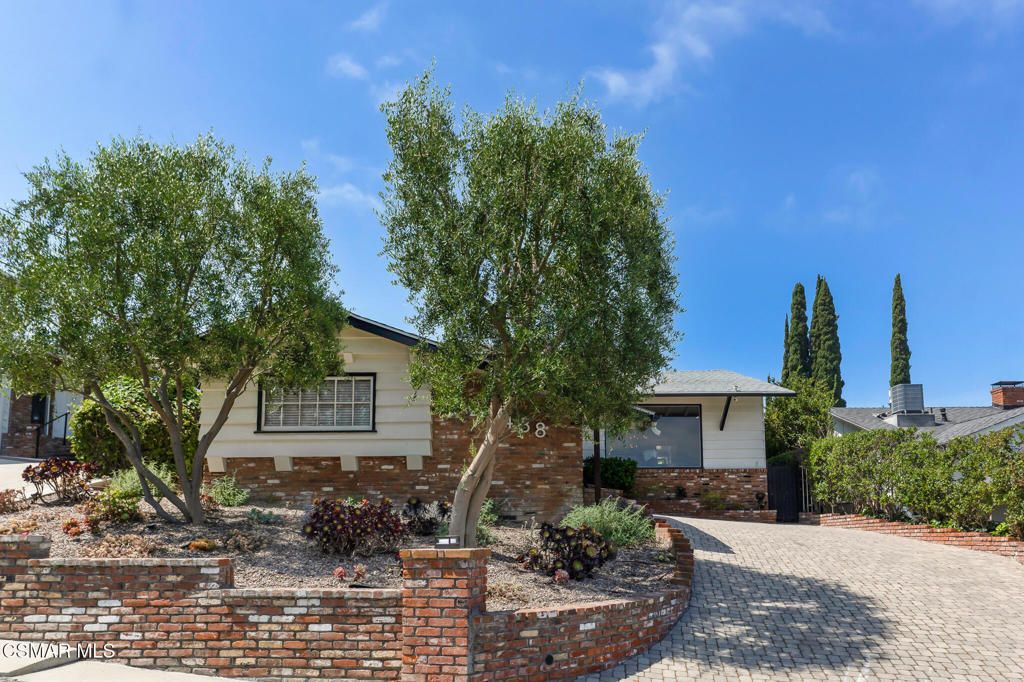22438 Venido Road, Woodland Hills