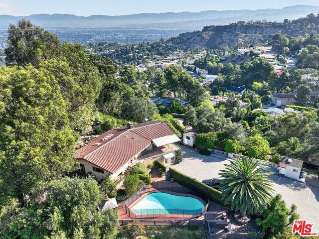 8207 Mulholland Drive, Los Angeles