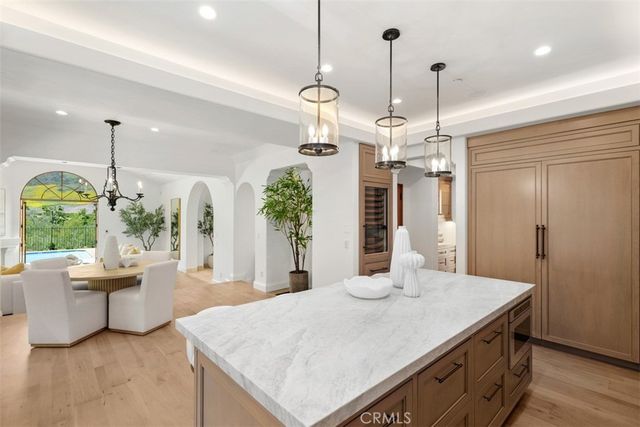 31 Black Hawk, Irvine