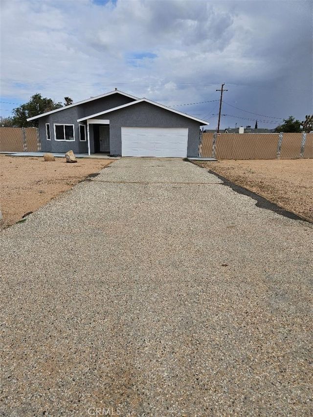 11072 Moki Court, Apple Valley