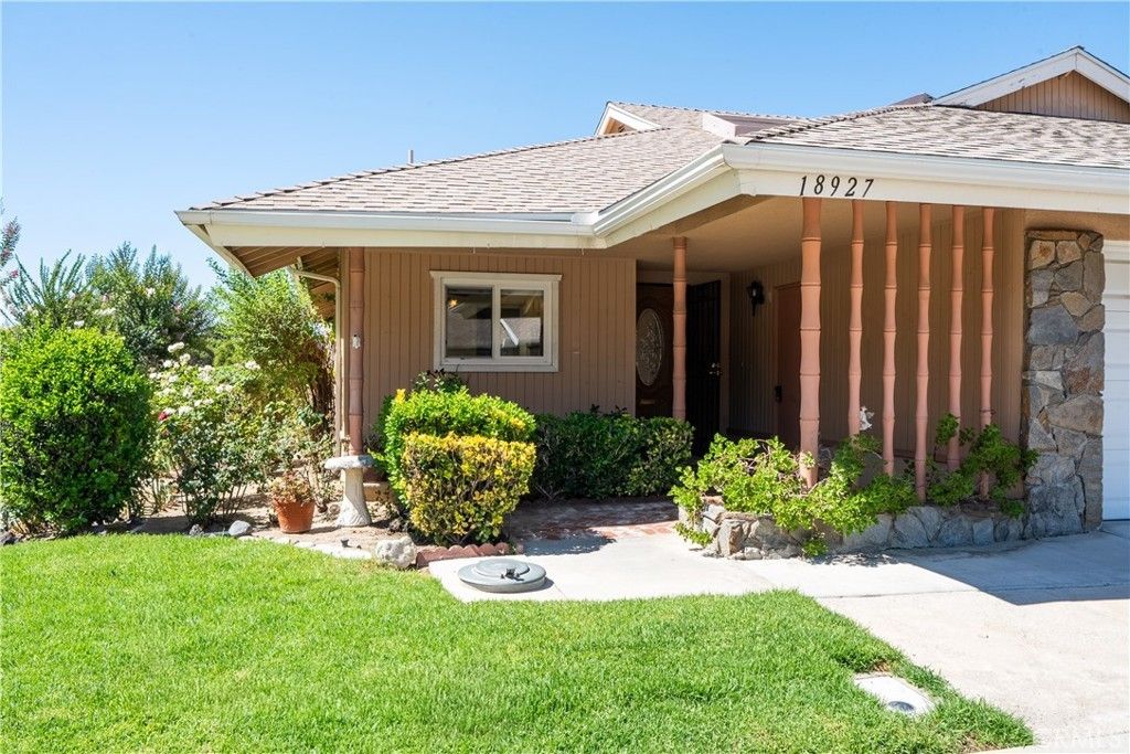 18927 Circle Of Friends, Newhall