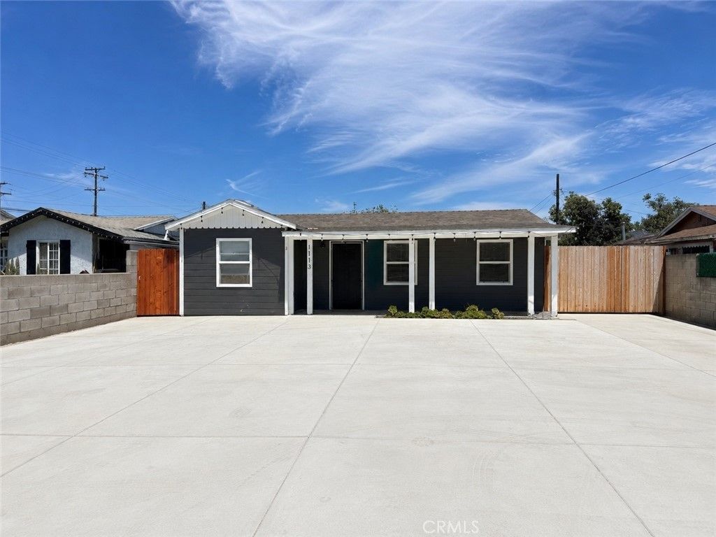 1113 S Golden West Avenue, Santa Ana