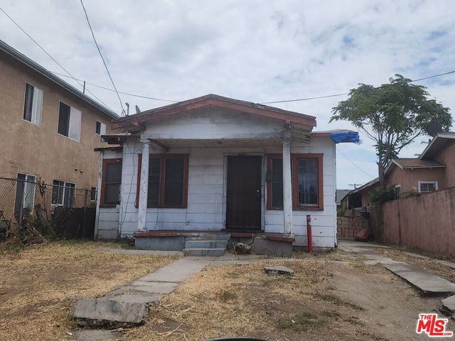 7004 S San Pedro Street, Los Angeles