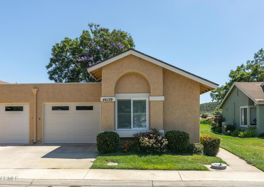 44159 Village 44, Camarillo