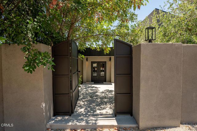 3250 Coldwater Canyon Avenue, Los Angeles