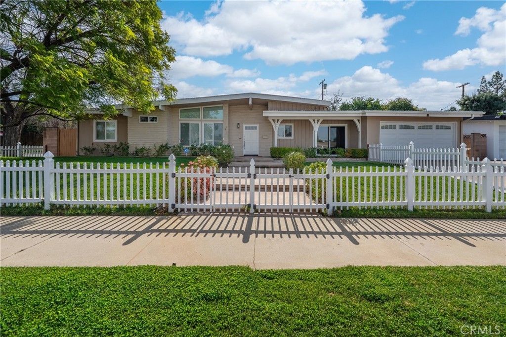 23000 Brenford Street, Woodland Hills