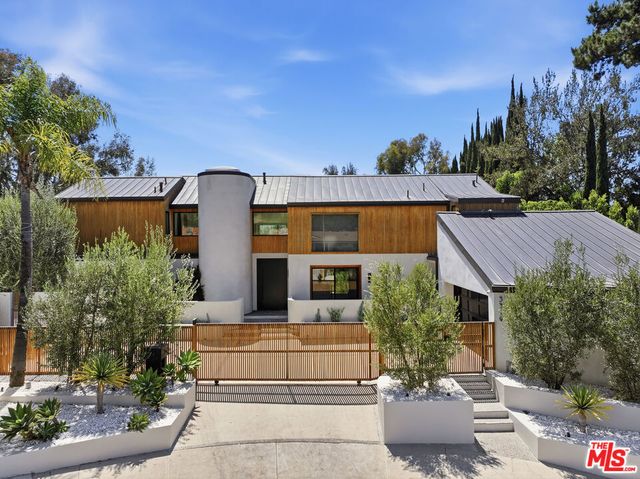 3319 Dona Lola Place, Los Angeles