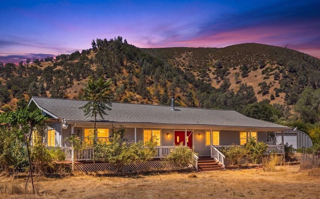 1633 New Long Valley Road, Clearlake Oaks