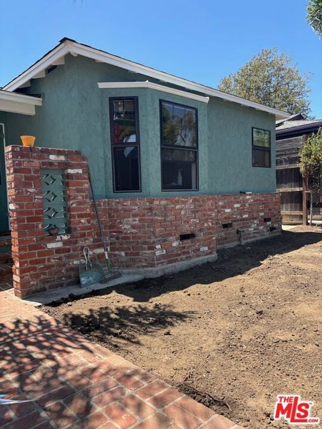 3497 Redwood Avenue, Los Angeles