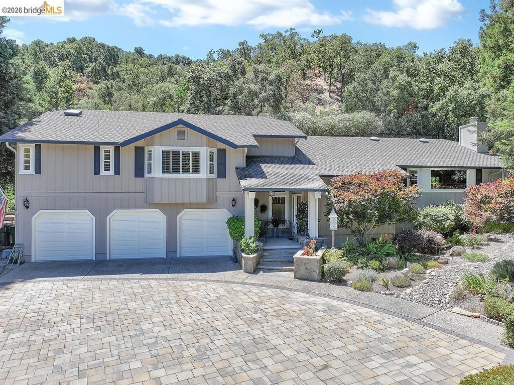 2090 Pebble Dr, Alamo