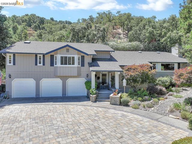 2090 Pebble Dr, Alamo