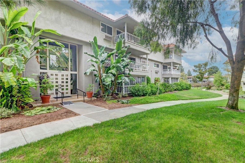 2399 Via Mariposa W Unit 1-f W, Laguna Woods