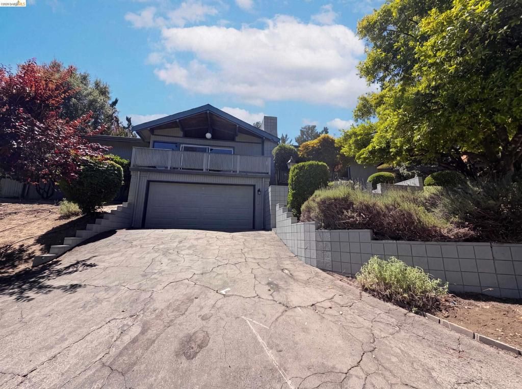 612 Tahos Rd, Orinda