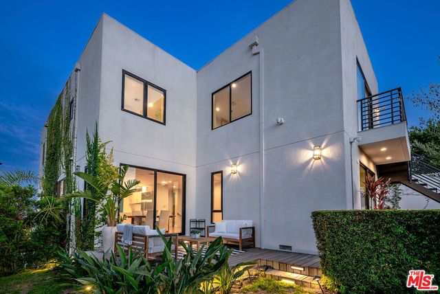 8184 Mannix Drive, Los Angeles