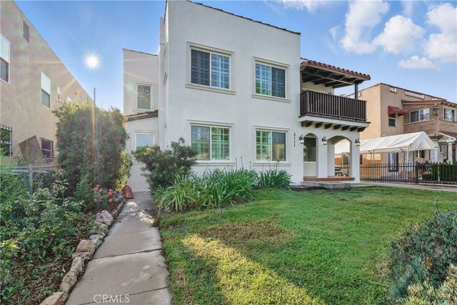 2111 S Bronson, Los Angeles