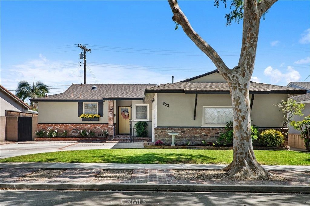 852 Kallin Avenue, Long Beach