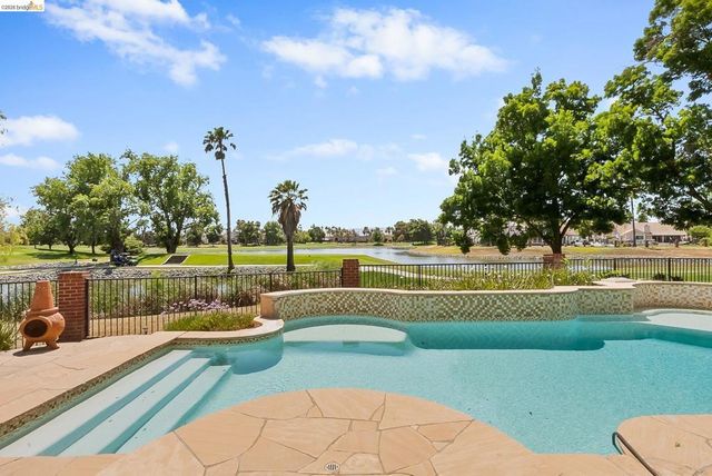 2244 Colonial Ct, Discovery Bay