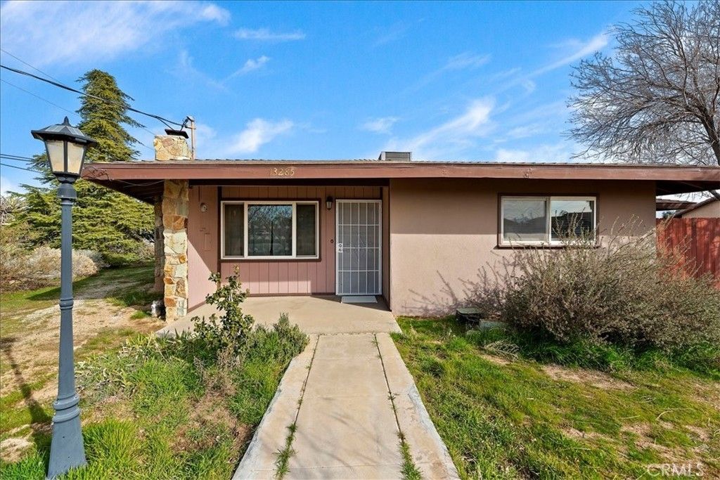 13285 Mesquite Road, Apple Valley