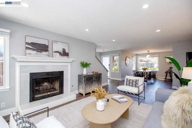 641 Centre Ct, Alameda