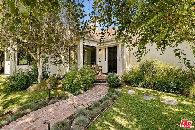 11357 Aqua Vista Street, Studio City